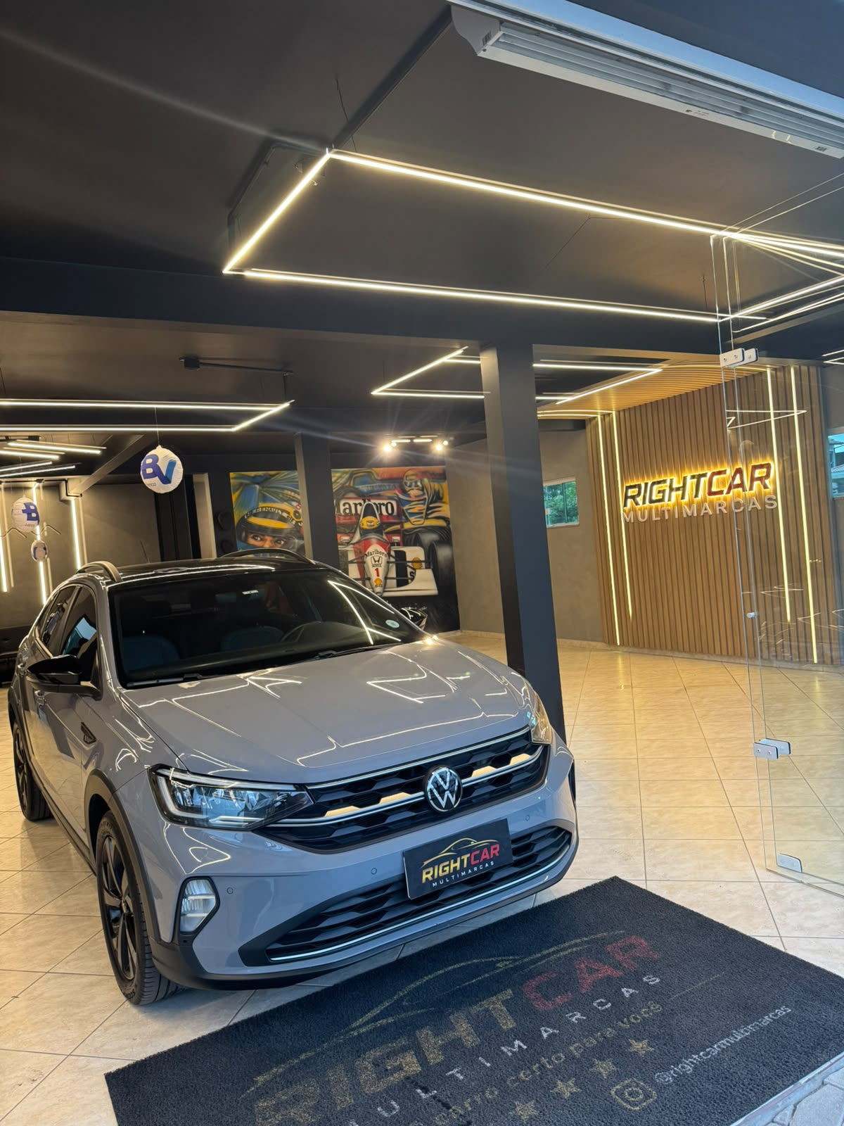 Showroom real da Right Car Multimarcas